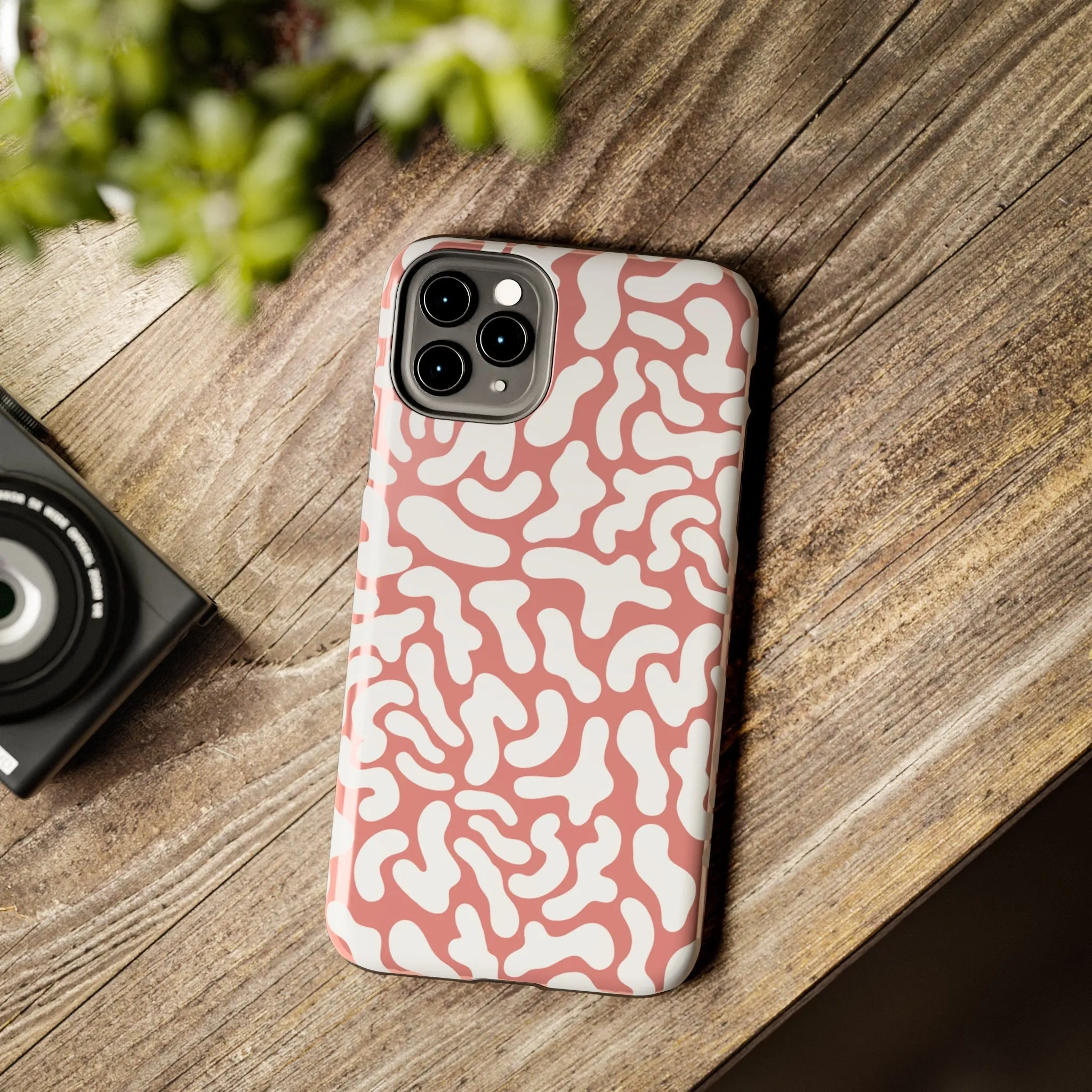 Chic Pink and White Pattern Cell Phone Cover: Stylish Device Protection