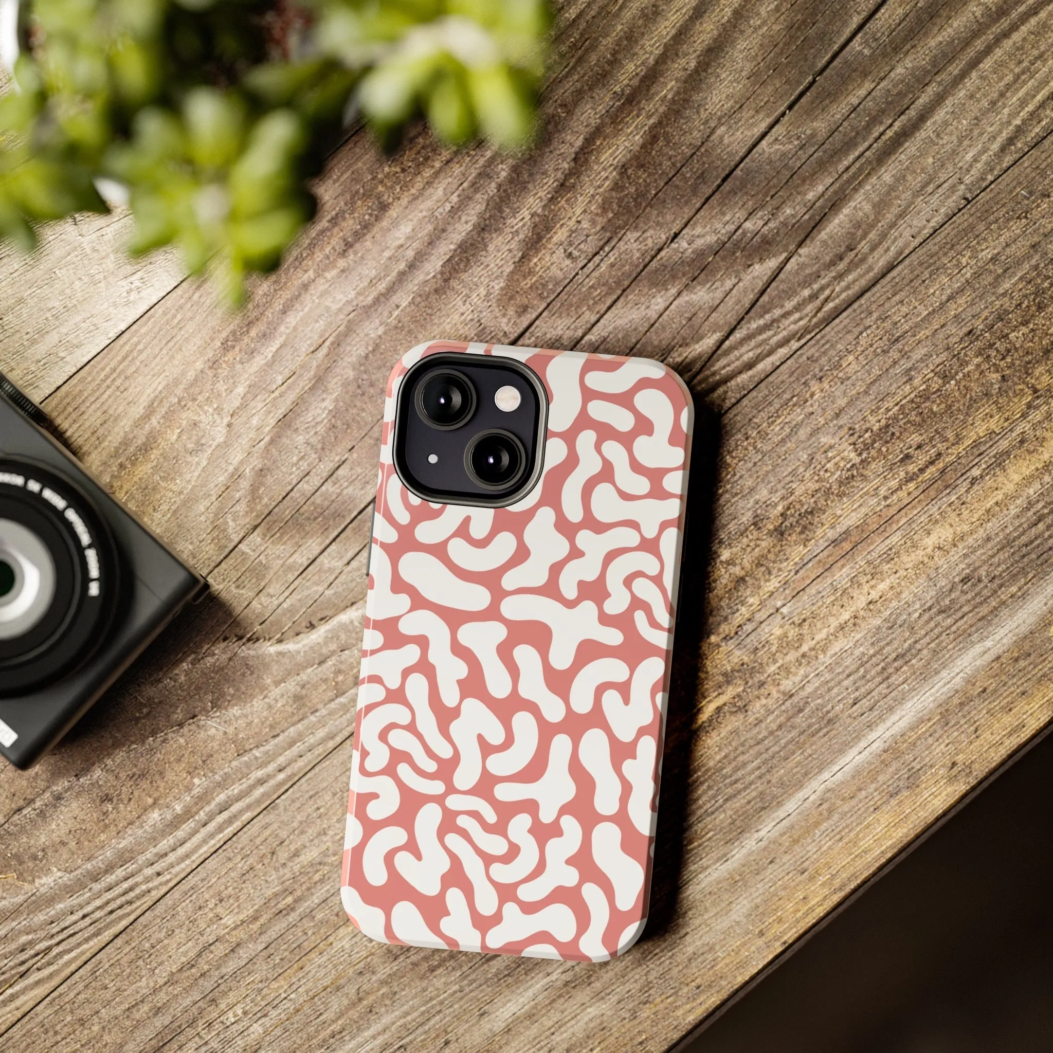 Chic Pink and White Pattern Cell Phone Cover: Stylish Device Protection