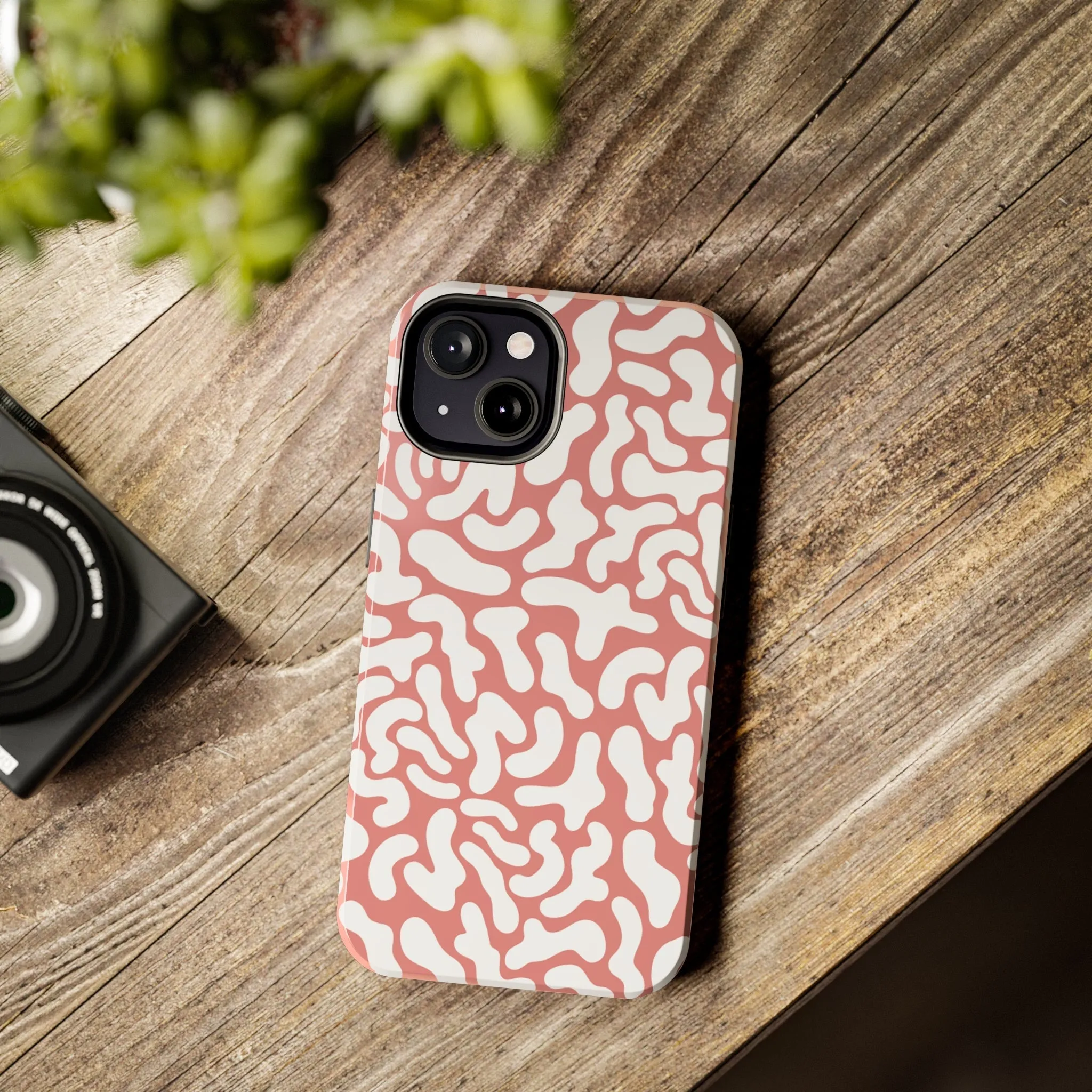 Chic Pink and White Pattern Cell Phone Cover: Stylish Device Protection