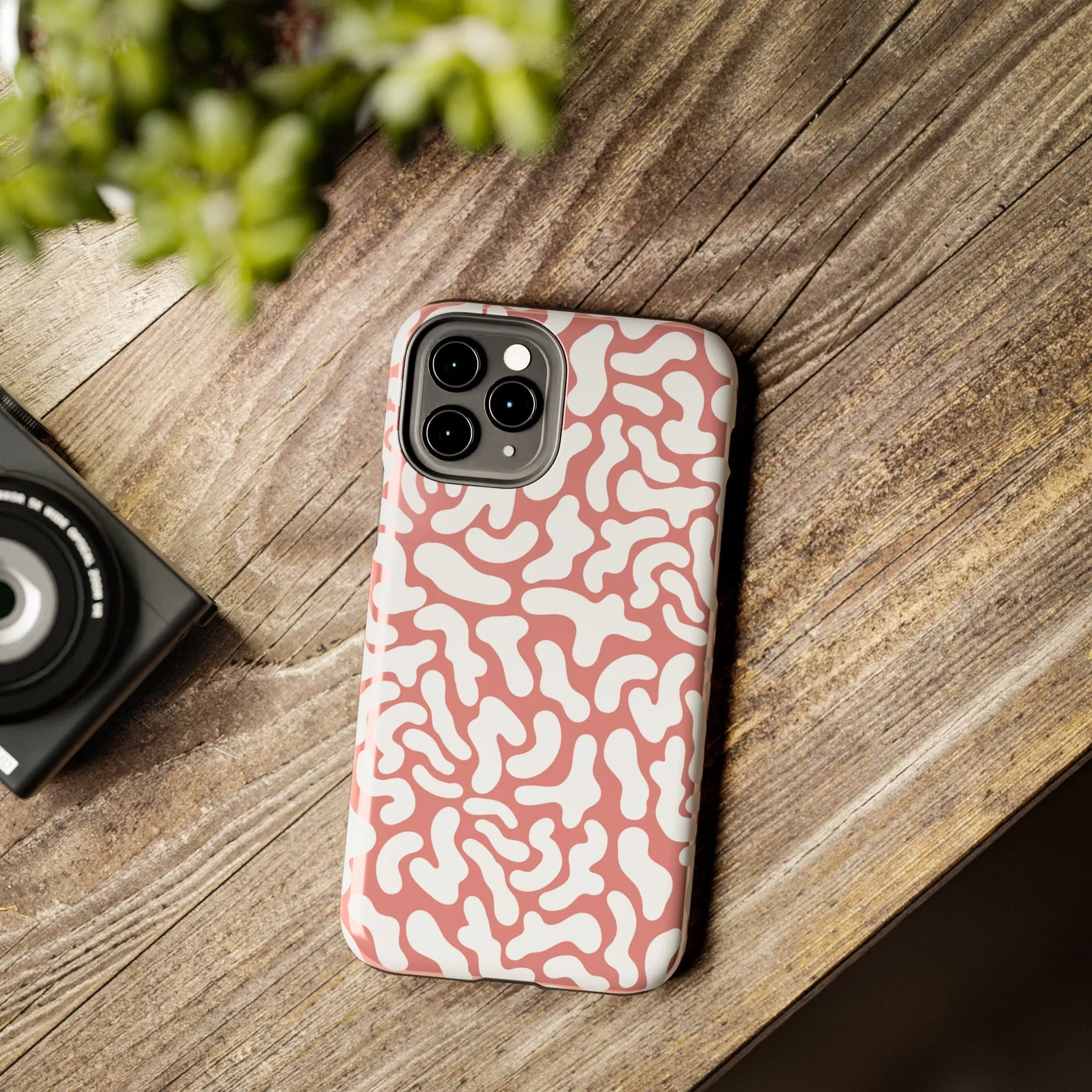 Chic Pink and White Pattern Cell Phone Cover: Stylish Device Protection